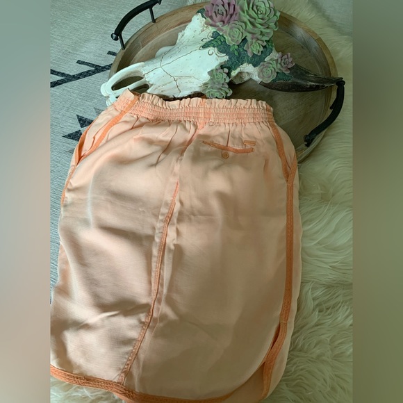 Aritzia skirt with silk trim - Picture 4 of 8